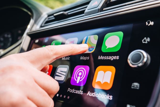 Apple CarPlay VS Android Auto