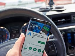 Apple CarPlay VS Android Auto