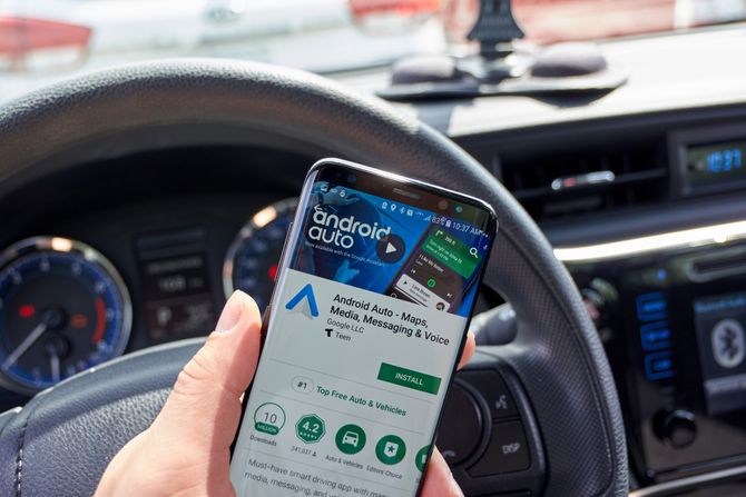 Apple CarPlay VS Android Auto