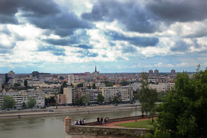 Novi SAD, panorama, centar grada,  PETROVARADIN lepo vreme suncano suncan dan