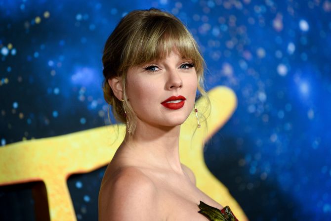 Taylor Swift , Tejlor Svift Taylor Swift , Tejlor Svift