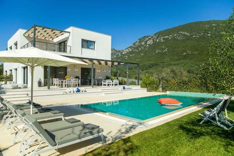 Vila, Krf, Kožar i Hodžić Vila, Krf, Kožar i Hodžić