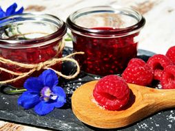 Kupina, malina, jabuka