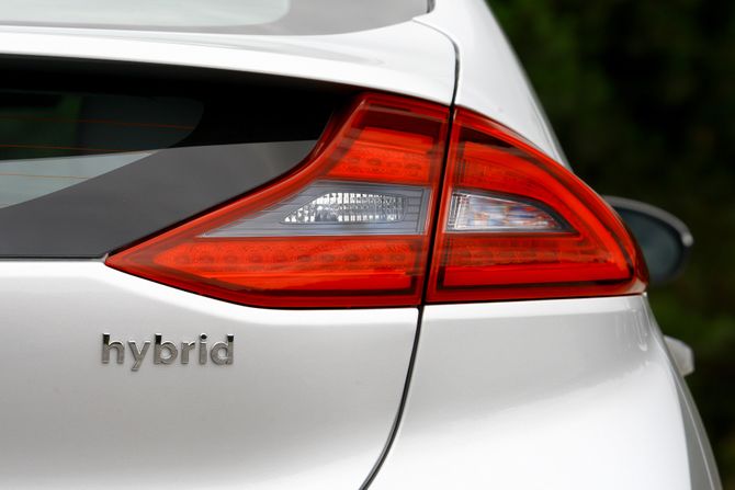 Hibridni automobil Hibridni automobil