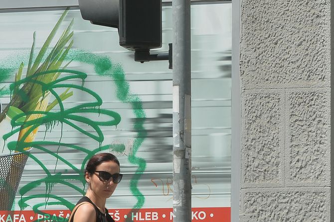 Sarajevska, BEOGRAD imena Ulica ime ULICE, semafor pešaci pešački prelaz crveno svetlo Sarajevska, BEOGRAD imena Ulica ime ULICE, semafor pešaci pešački prelaz crveno svetlo