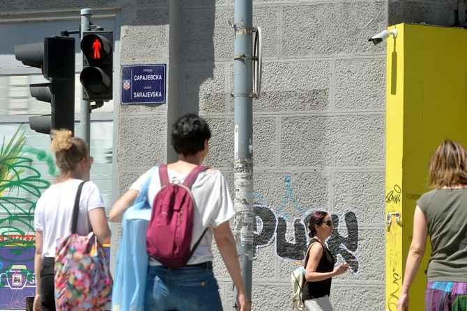 Sarajevska, BEOGRAD imena Ulica ime ULICE, semafor pešaci pešački prelaz crveno svetlo Sarajevska, BEOGRAD imena Ulica ime ULICE, semafor pešaci pešački prelaz crveno svetlo