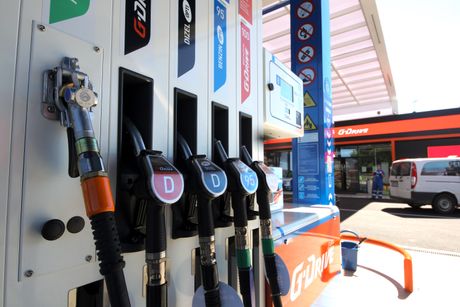 benzinska stanica, pumpa, benzin, gorivo, točenje goriva benzinska stanica, pumpa, benzin, gorivo, točenje goriva