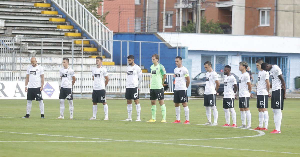 Partizan izgubio prvo mesto u Superligi: Radnički preokretom srušio  crno-bele na očajnom terenu u Nišu