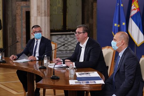 Vučić, Nedimović i Lončar u današnjem obraćanju javnosti Vučić, Nedimović i Lončar u današnjem obraćanju javnosti
