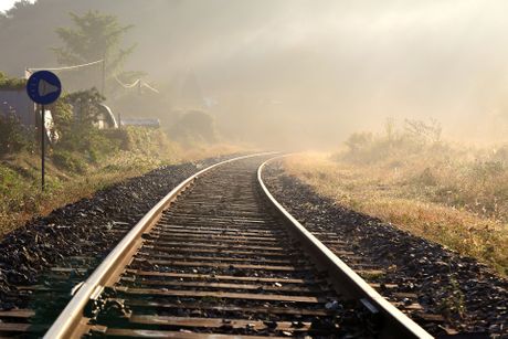 Voz, železnička pruga