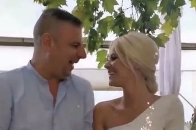 Leontinin bivši muž treći put stao na ludi kamen: Oženio je pravu bombu ...