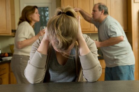 Porodična svađa, nasilje u porodici, tuča, razdor, roditelji deca neslaganje