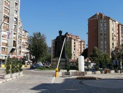 Kosovska Mitrovica, grad, ulice, panorama