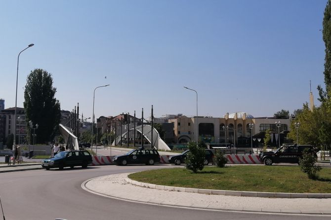 Kosovska Mitrovica, grad, ulice, panorama
