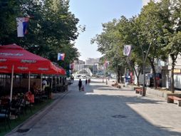 Kosovska Mitrovica, grad, ulice, panorama