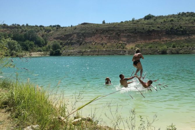 Neko je spas od vrućine potražio na jezeru Neko je spas od vrućine potražio na jezeru