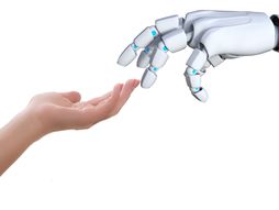 Ruke, robot, čovek, veštačka inteligencija