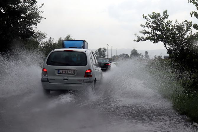 JAGODINA KISA PROLOM, nevreme, pljusak, pljuskovi