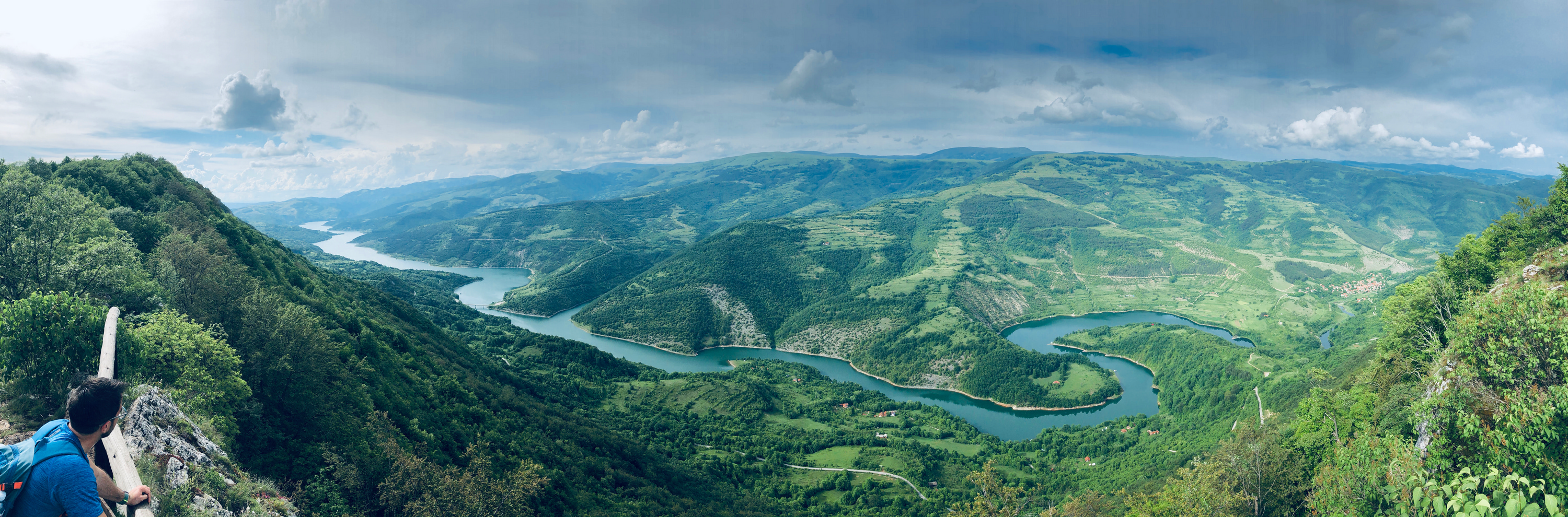 Kada se udruže snaga prirode i čovek nastaje nešto neverovatno: Ovo jezero je po nečemu jedinstveno i neobično