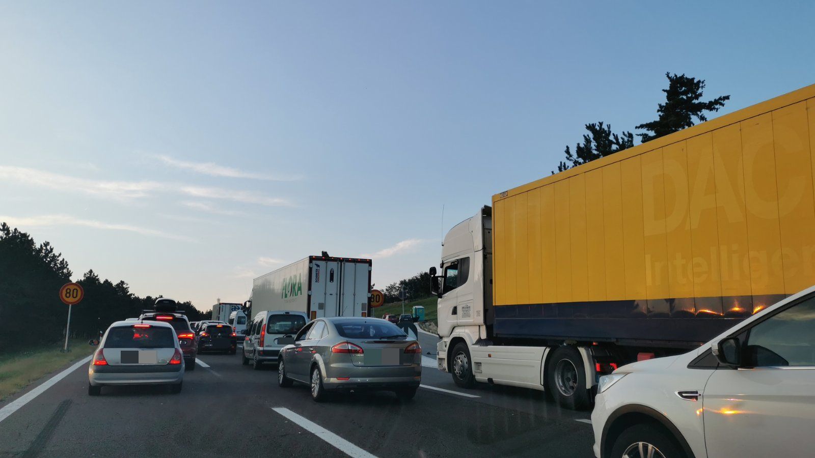Nepregledne kolone vozila ka Beogradu zbog udesa