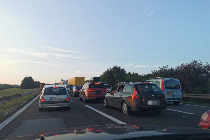 Autoput, kolona, gužva Autoput, kolona, gužva