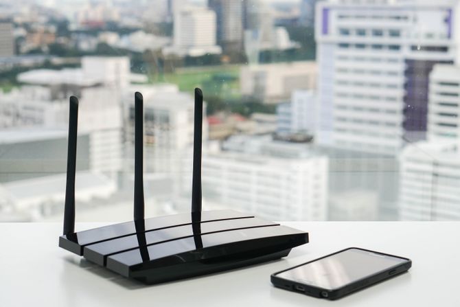 WiFi router, smartphone, Wifi ruter, telefon