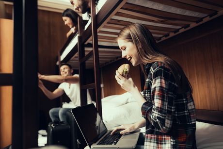 Studenstki dom, studentska soba, studenti, mladi