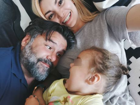 Čarls Pirs, Ela Dvornik