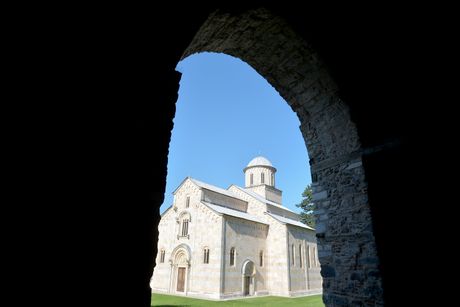 Manastir Visoki Dečani, Kosovo i Metohija