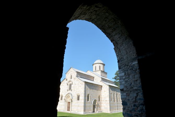 Manastir Visoki Dečani, Kosovo i Metohija