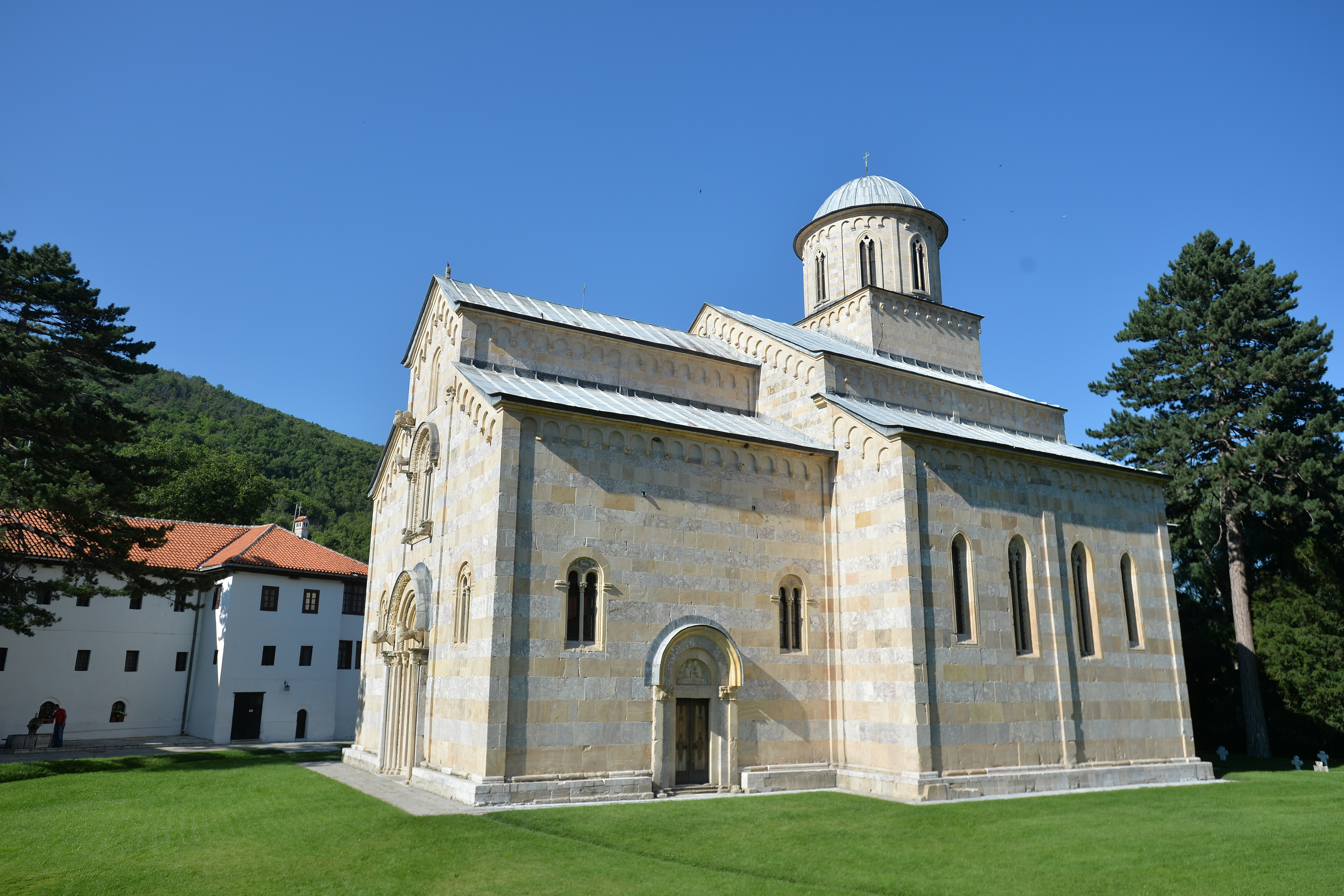 Državni arhiv Srbije izlaže osnivačku povelju manastira Dečani: Povod je Vidovdan