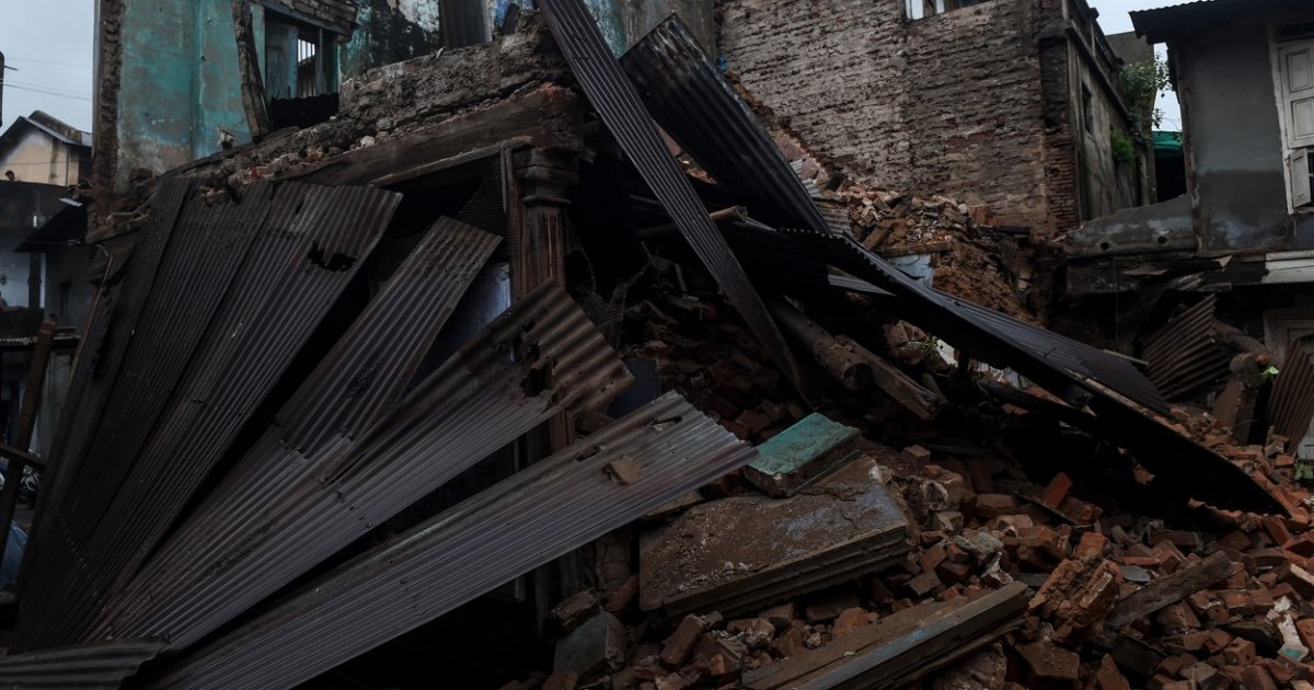 Mijailo kroz kuću ulazi kroz prozor: Krova nema, skroman je, ranjen '93. i svaki dan mu je BORBA