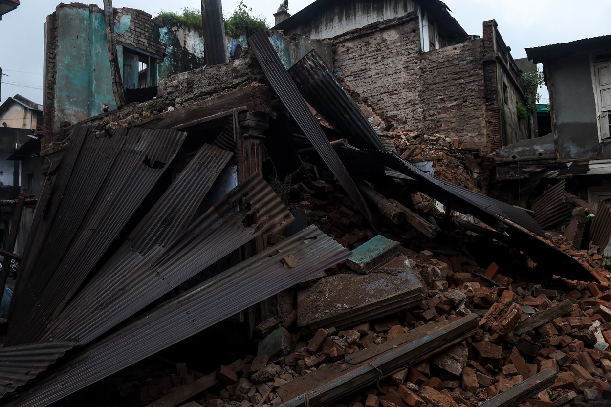 Mijailo kroz kuću ulazi kroz prozor: Krova nema, skroman je, ranjen '93. i svaki dan mu je BORBA