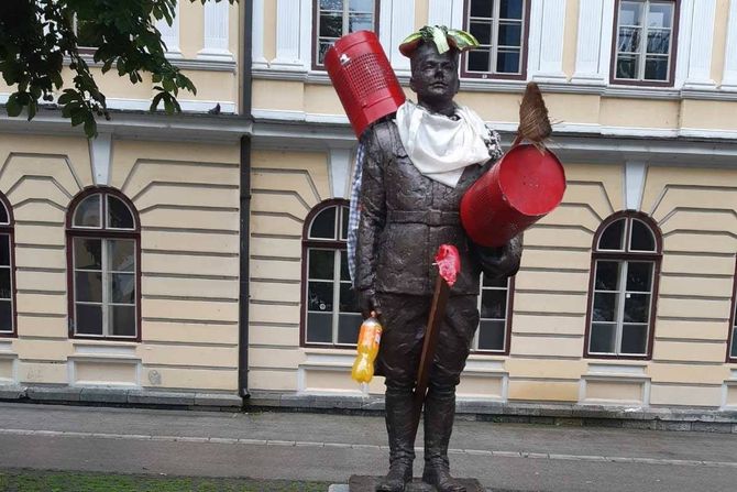 Uzice spomenik 1300 kaplara Uzice spomenik 1300 kaplara