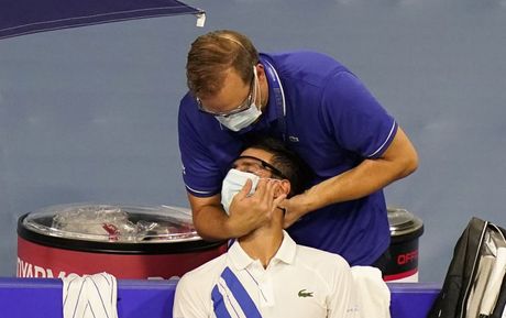 Novak Đoković, povreda, Sinsinati, vrat