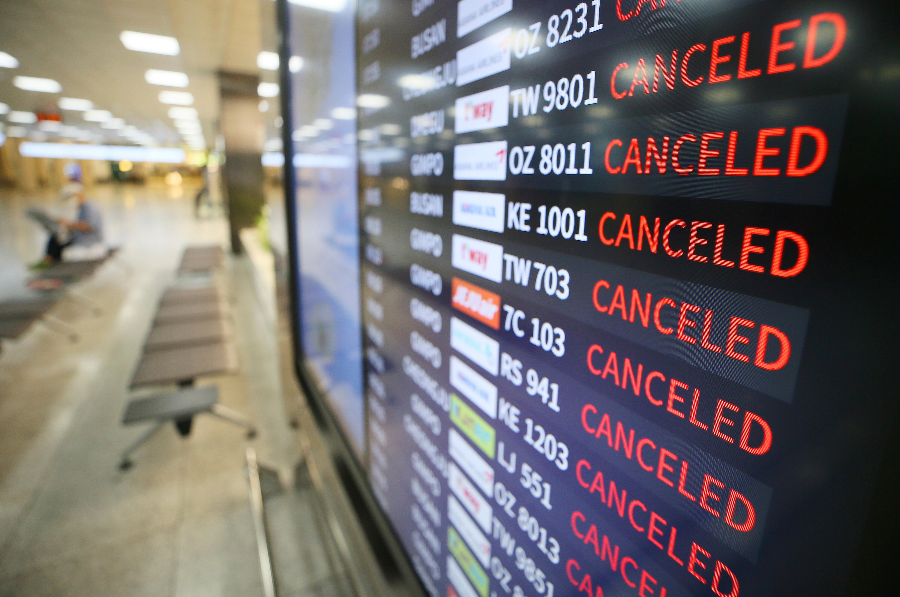 Više od 12.500 letova u SAD odloženo ili otkazano zbog jakih oluja: Katastrofa na Istočnoj obali