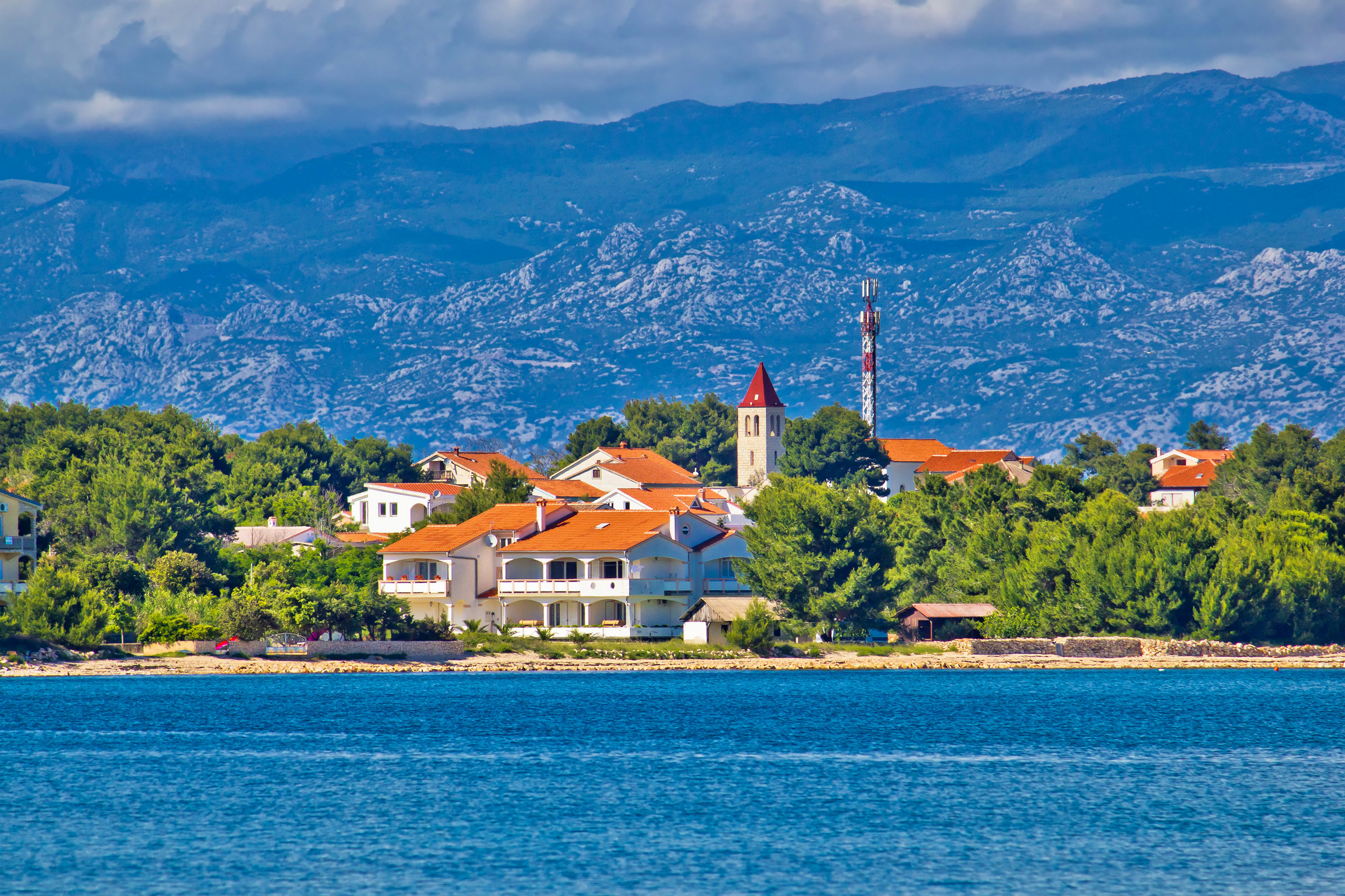 Hrvati letuju na ovom "skrivenom" mestu u Hrvatskoj: Smeštaj za "džabe", gužve nema, a plaže BAJKOVITE