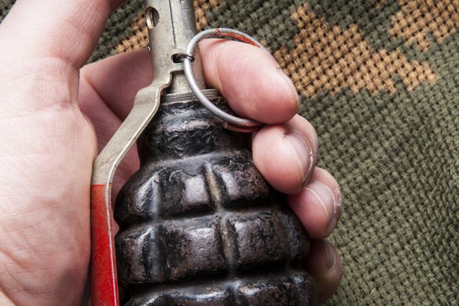 Ručna bomba, granata, kašikara Ručna bomba, granata, kašikara