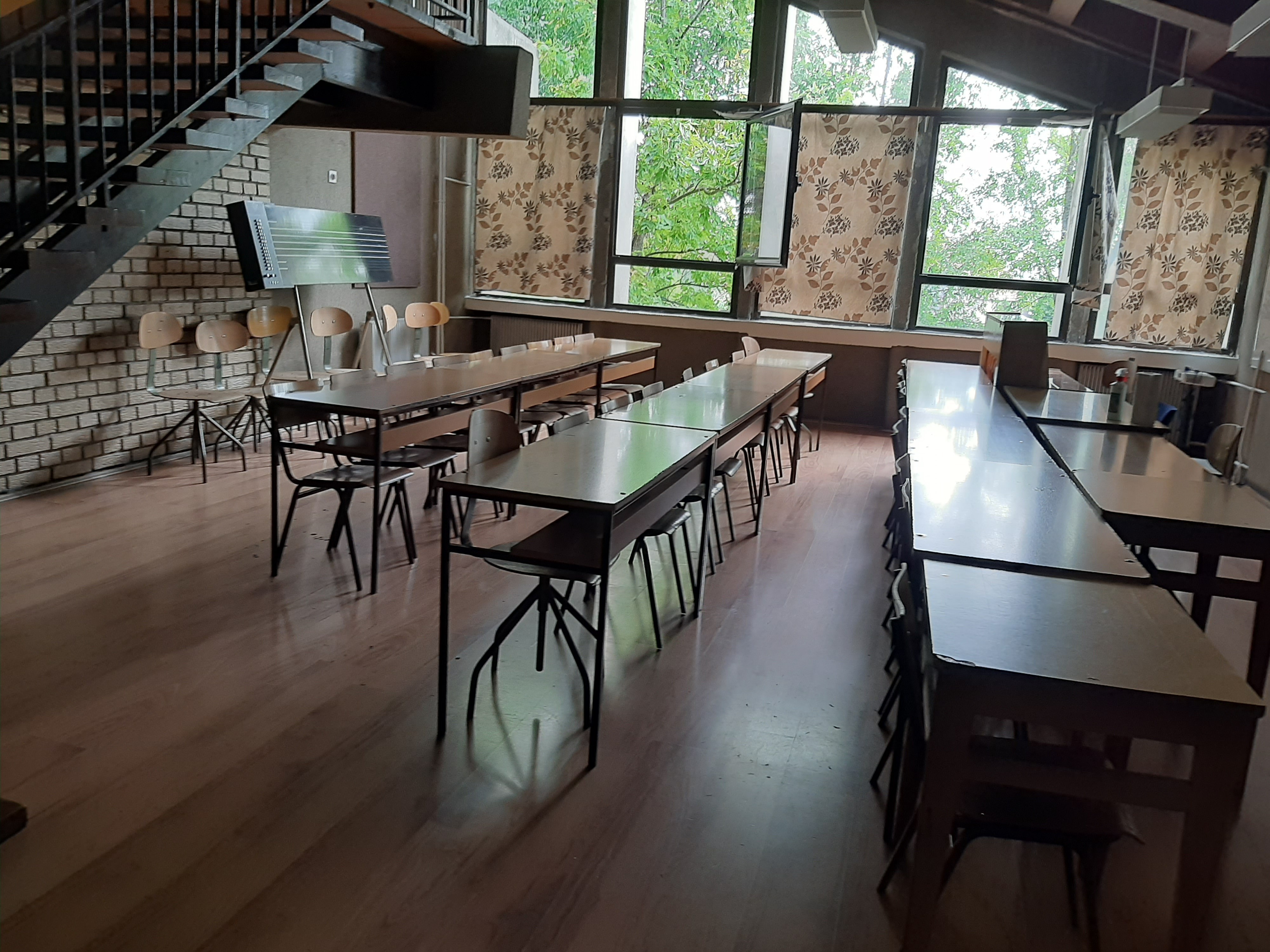 Ruši se stara škola u Novom Sadu: Evo šta će biti na njenom mestu