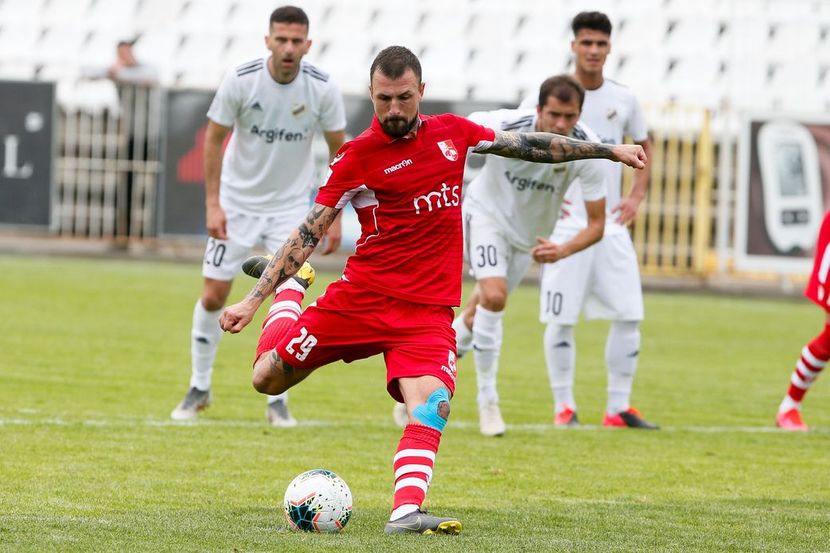FK Radnički Niš - Stefan Mihajlović bio je strelac jedinog gola za Radnički  protiv Mačve. Gol je postigao u 63. minutu