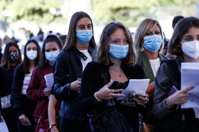 Studenti učenici korona virus Studenti učenici korona virus