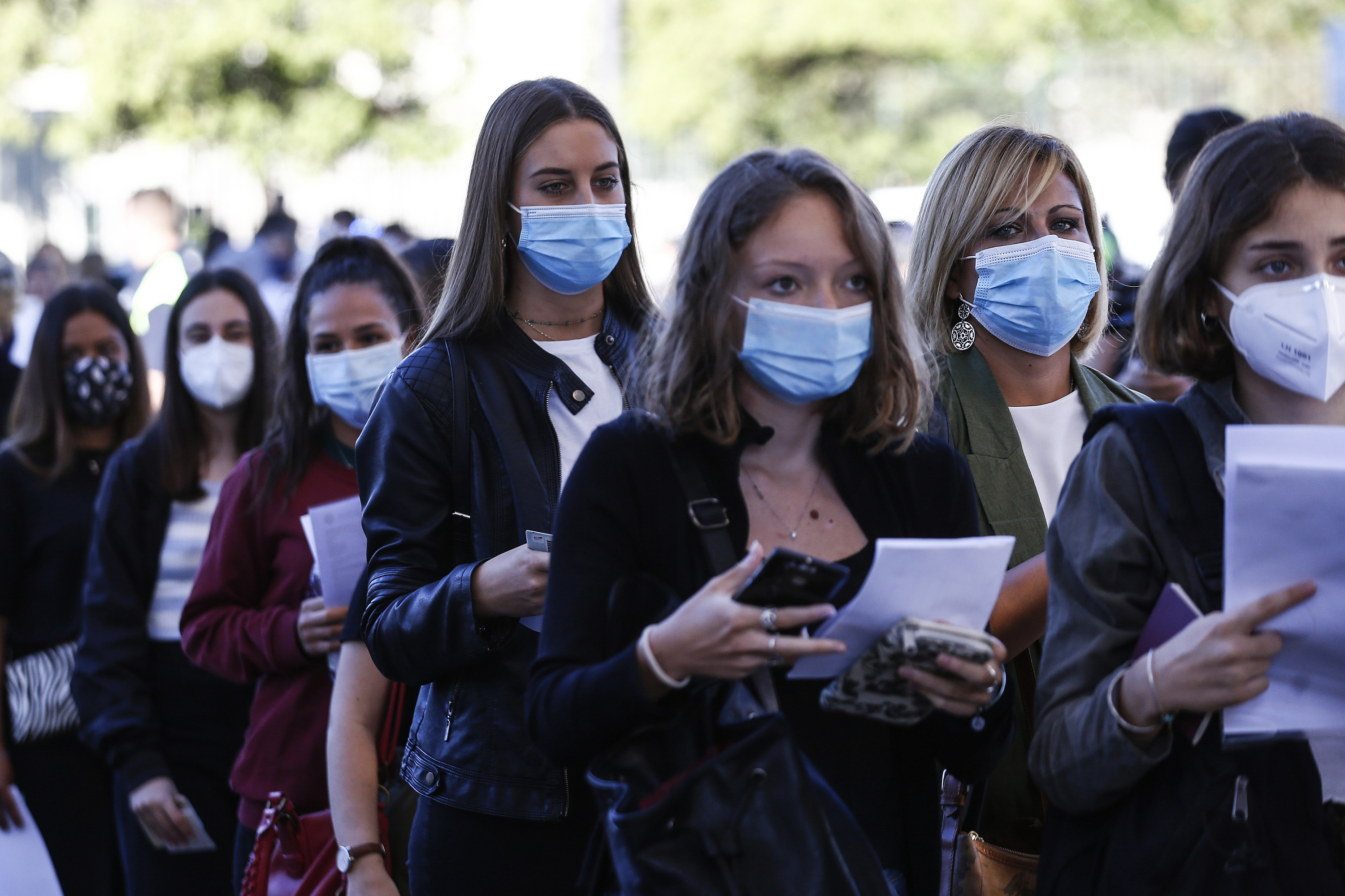U Engleskoj vlada panika zbog neviđenog širenja meningitisa: Raste broj obolelih, mladi čekaju antibiotike