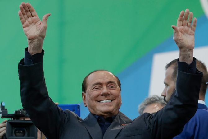 Berlusconi (85) torna in politica dopo 9 anni: “Mi candiderò alle elezioni per un seggio al Senato”