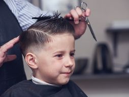 dečak, dete, školarac, učenik, prvak, šišanje, frizer, brica
