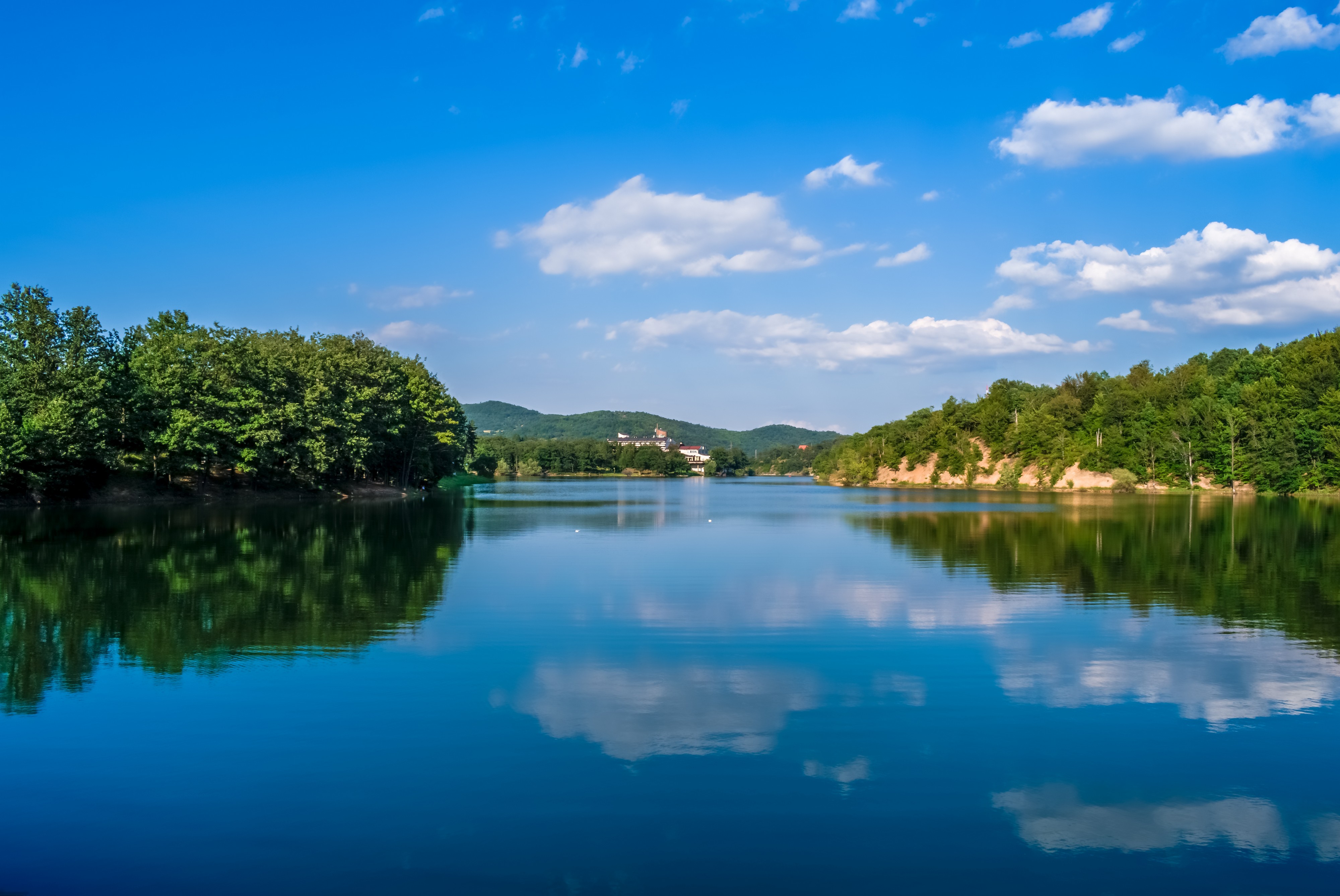 Oni su zaslužni što dvoje dece i dalje ima oca: Došao na Borsko jezero s porodicom, usledila drama u vodi