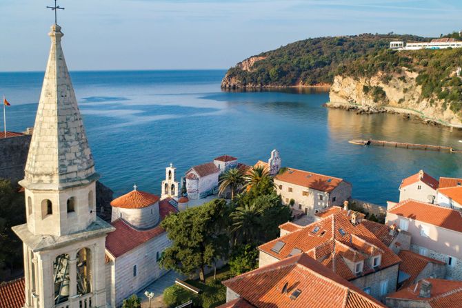 Crna GORA BUDVA TURISTI, turizam, panorama grada, more, letovanje plaža odmor