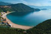 Jole za dlaku izbegao smrt u moru kod Budve: Čuo da nešto tutnji, mislio da su mu oči ispale od udarca!