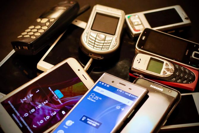 Mobilni telefoni, stari telefoni Mobilni telefoni, stari telefoni