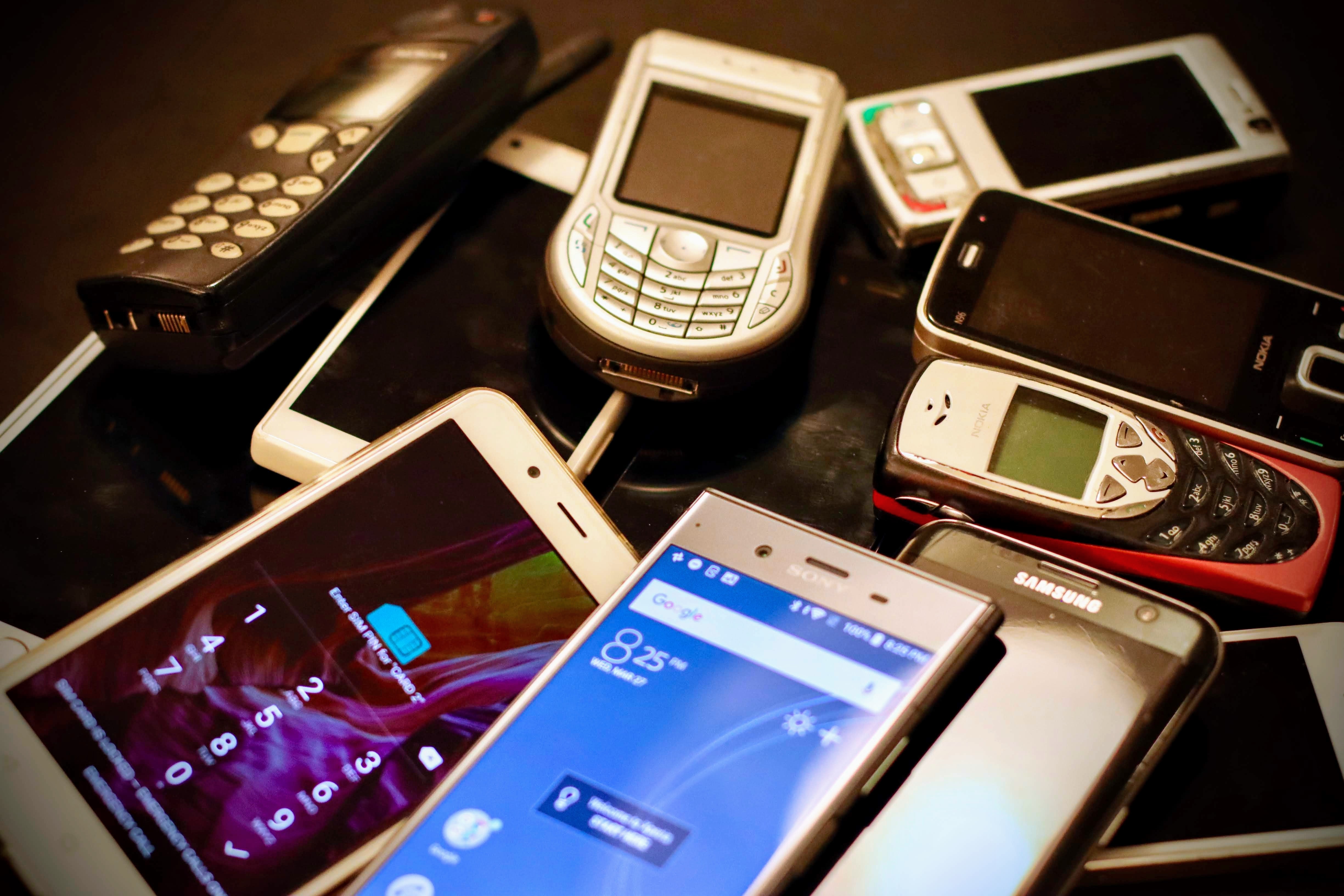 Dok Srbi jure najnovije modele, komšije telefone koriste godinama: Evo šta je otkrilo novo istraživanje!
