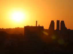 Zora, izlazak sunca Autokomanda, Voždovac, panorama Beograda centra grada, auto-put autoput